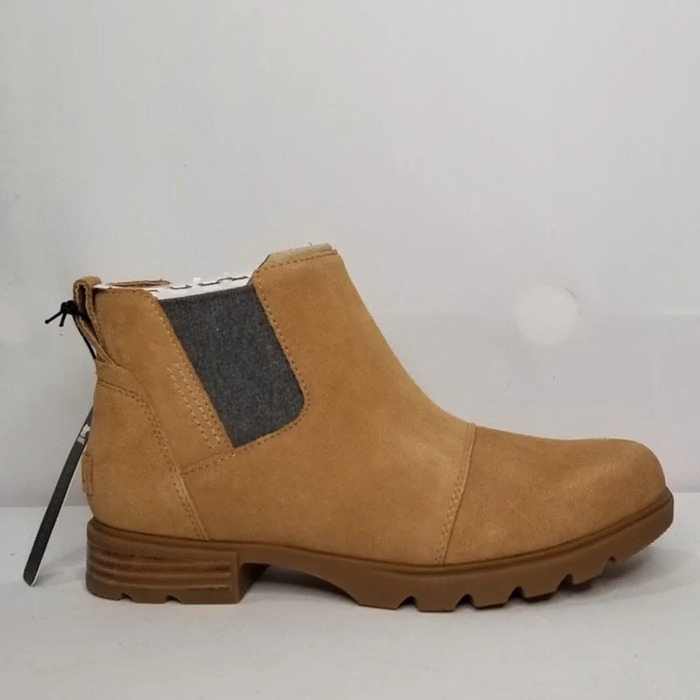 Sorel Women's Emelie III Chelsea Waterproof  Boots Size 7 Tawny Buff, Gum NWT